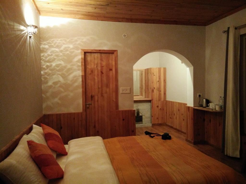 Kasar Rainbow Yoga Retreat Villa Almora Bagian luar foto